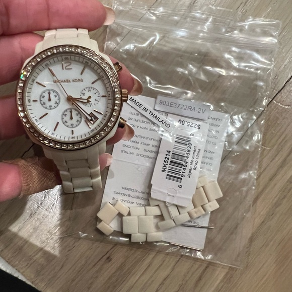 Michael Kors white and rose gold watch - Picture 2 of 2